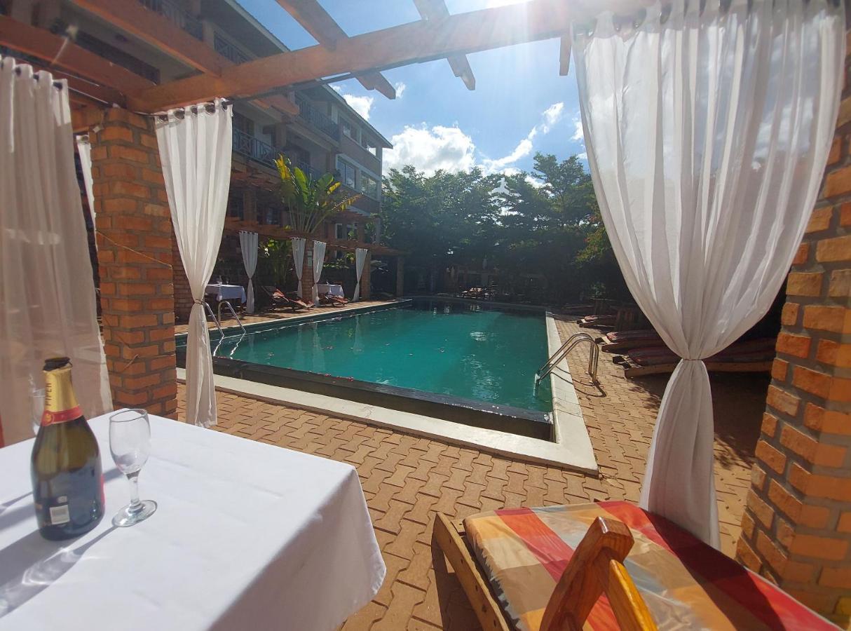 Island Continent Hotel Ivato  Luaran gambar