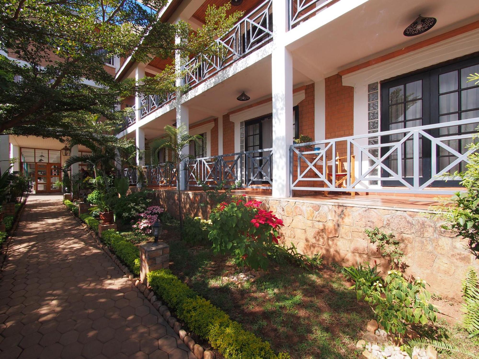 Island Continent Hotel Ivato  Luaran gambar
