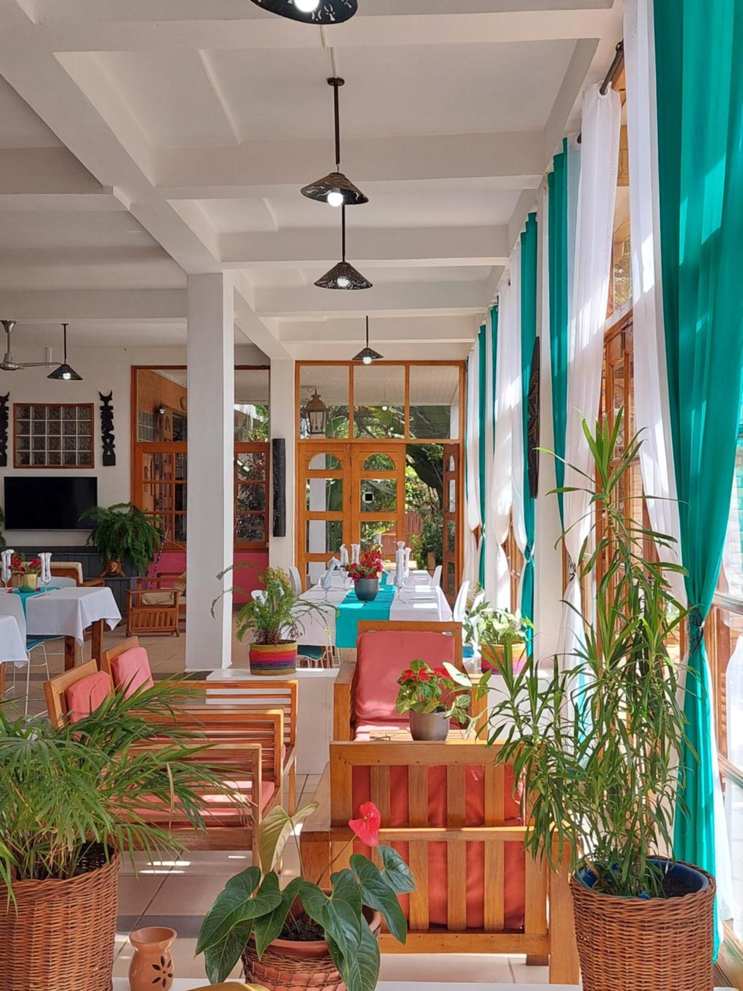 Island Continent Hotel Ivato  Luaran gambar