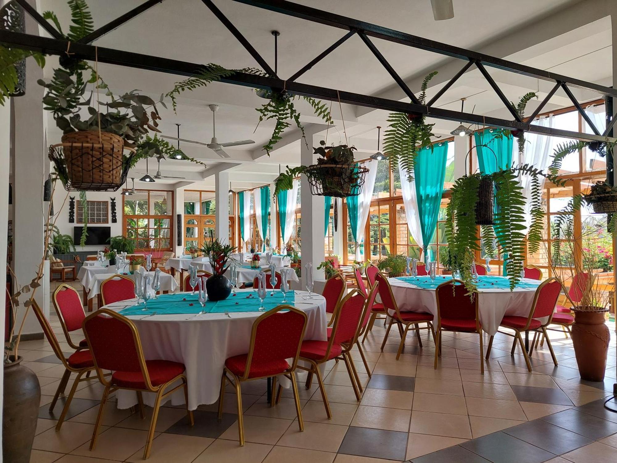 Island Continent Hotel Ivato  Luaran gambar