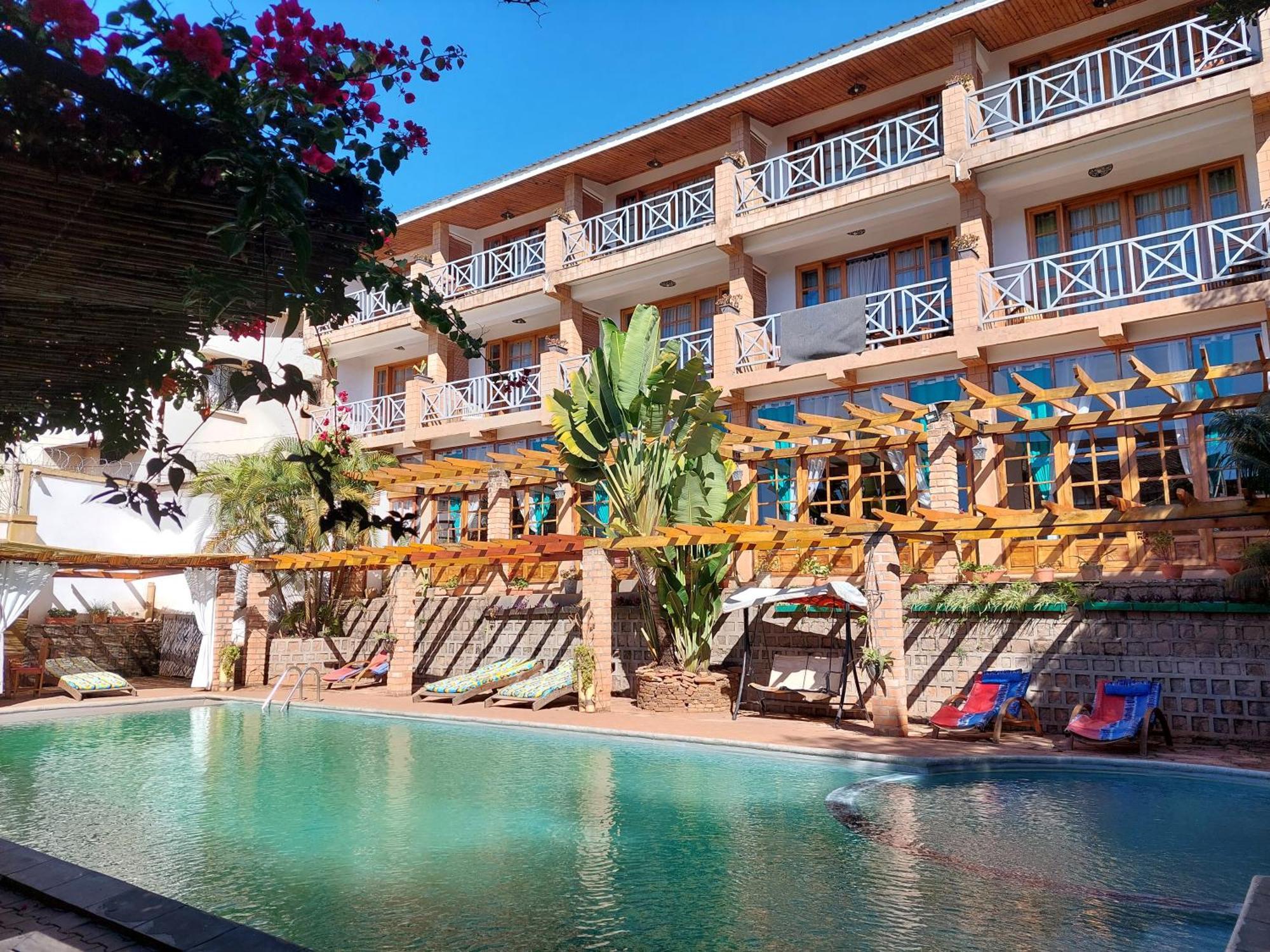Island Continent Hotel Ivato  Luaran gambar