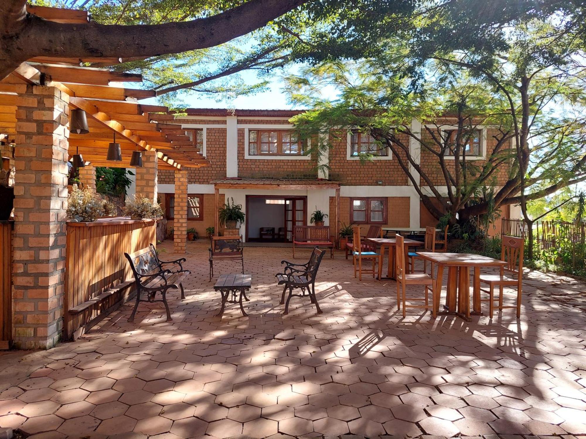 Island Continent Hotel Ivato  Luaran gambar