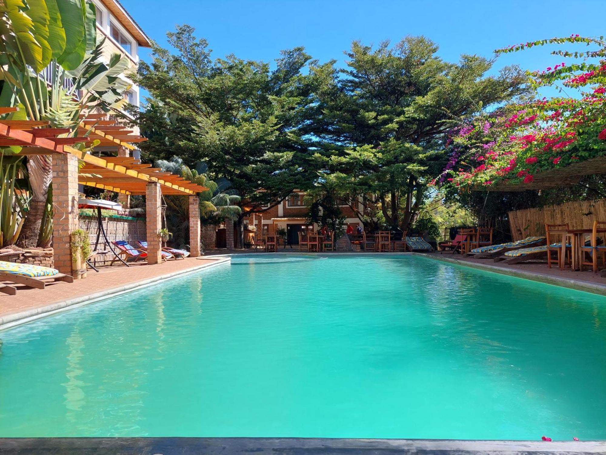 Island Continent Hotel Ivato  Luaran gambar