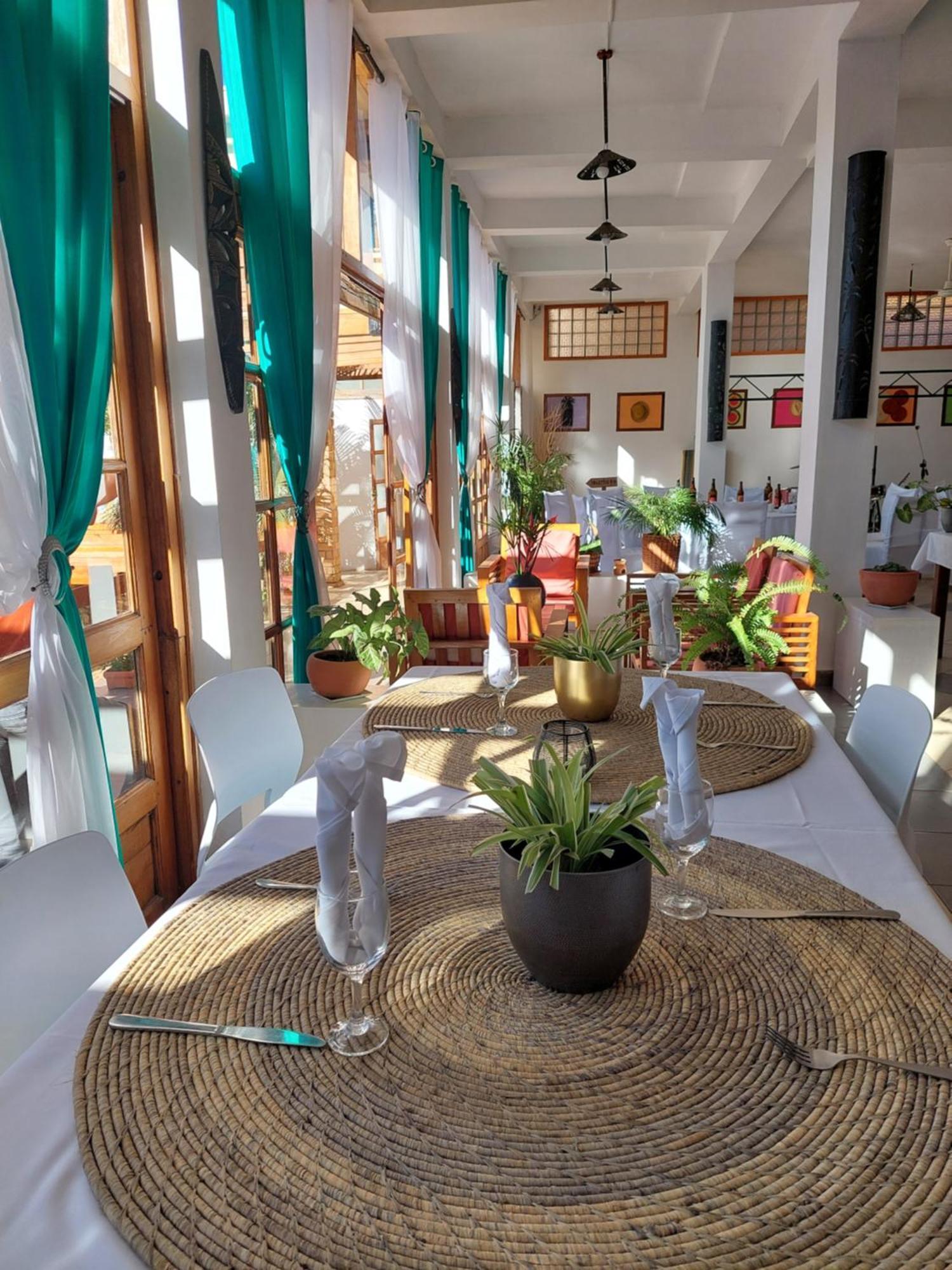 Island Continent Hotel Ivato  Luaran gambar