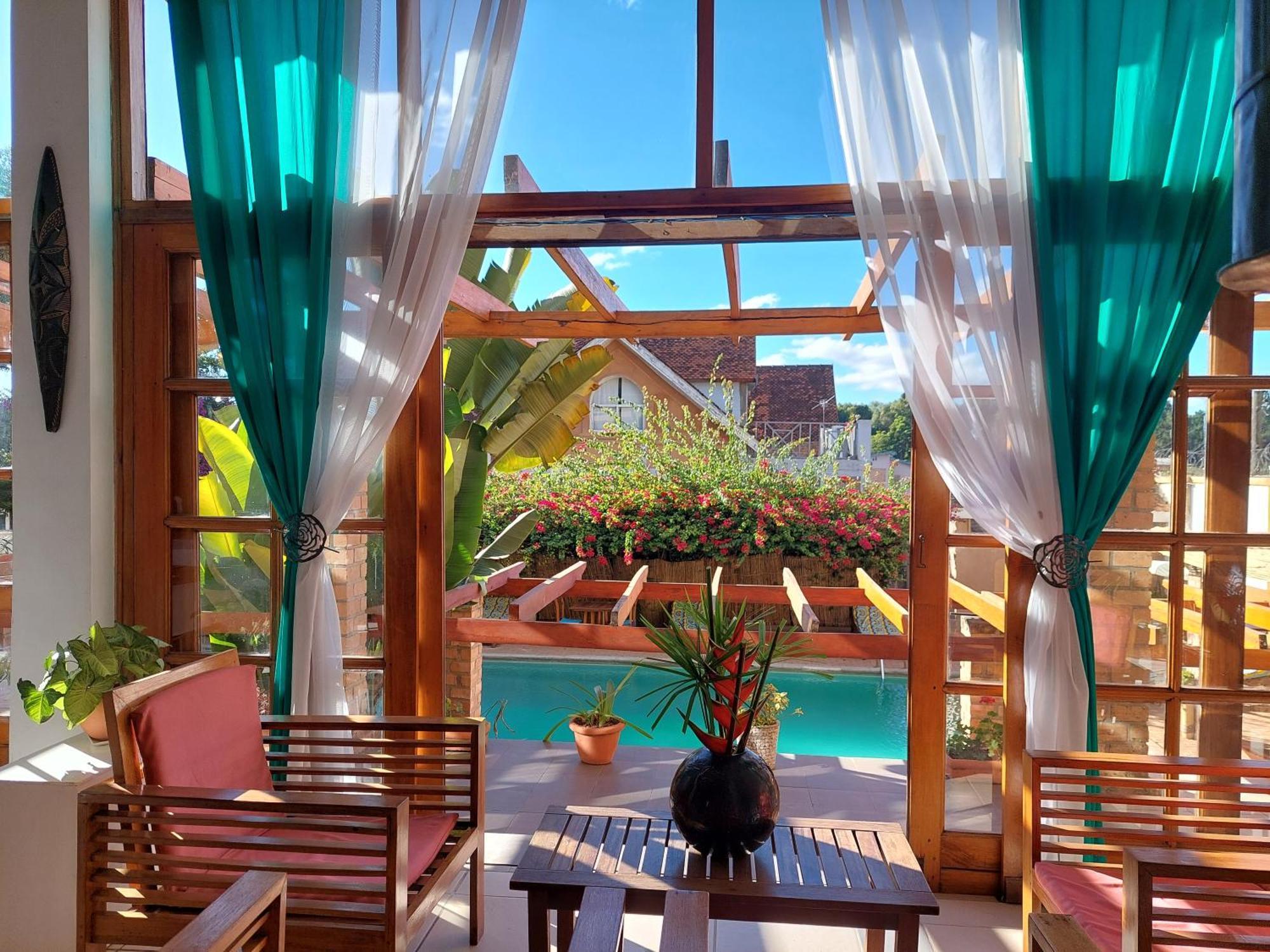 Island Continent Hotel Ivato  Luaran gambar