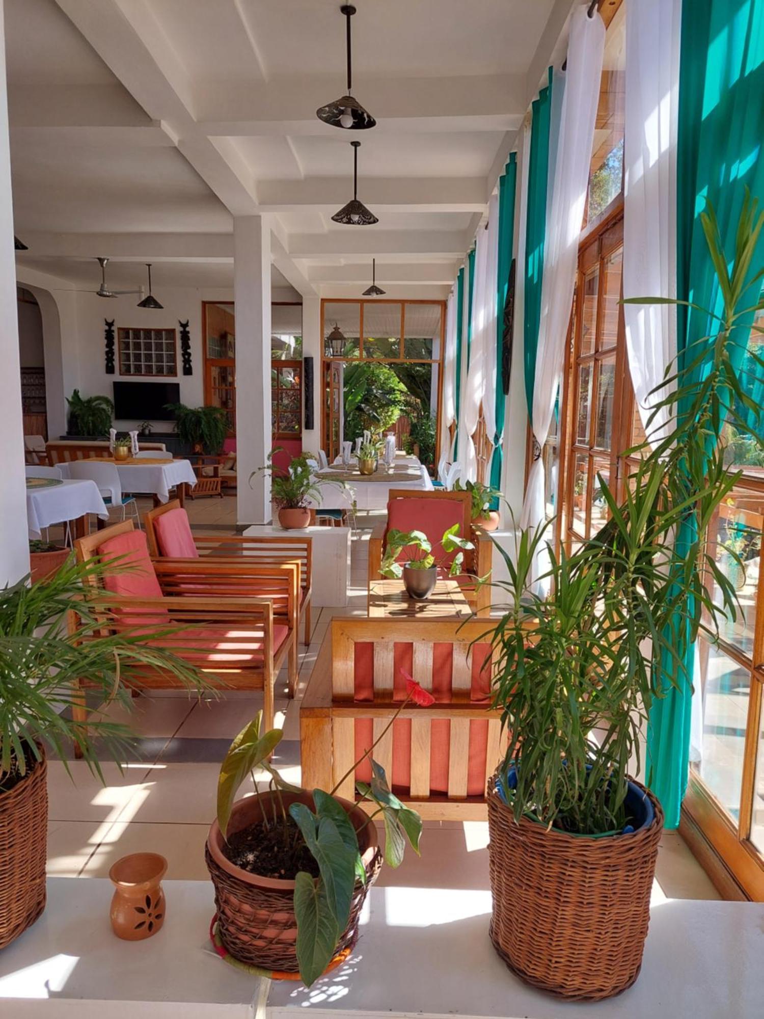 Island Continent Hotel Ivato  Luaran gambar