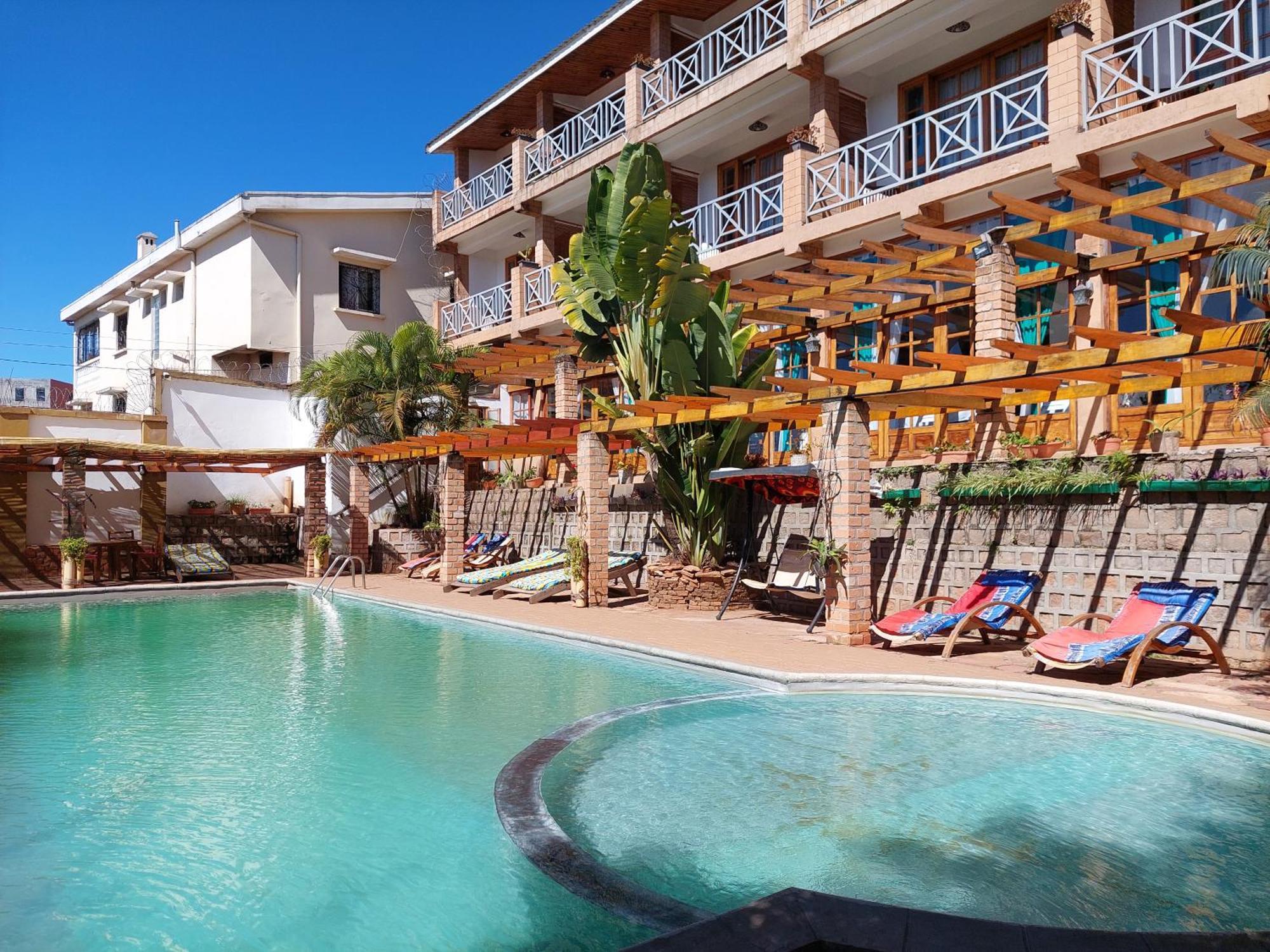Island Continent Hotel Ivato  Luaran gambar