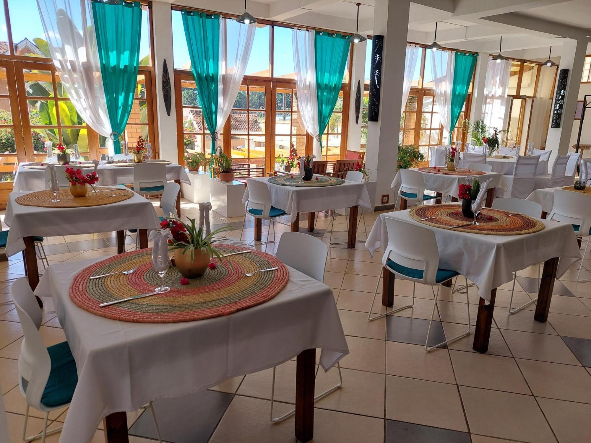 Island Continent Hotel Ivato  Luaran gambar