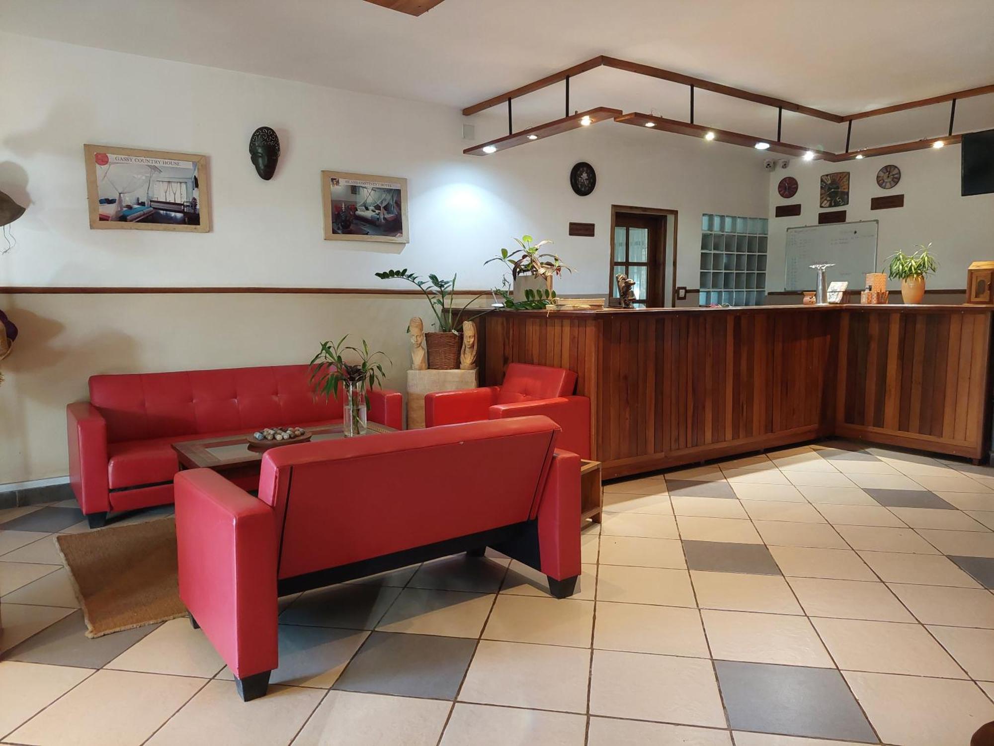 Island Continent Hotel Ivato  Luaran gambar